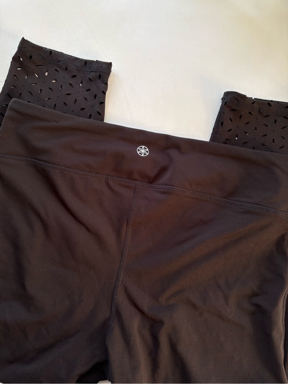 Gaiam Cora Black Laser-Cut High-Waisted Capri Leggings Size Large